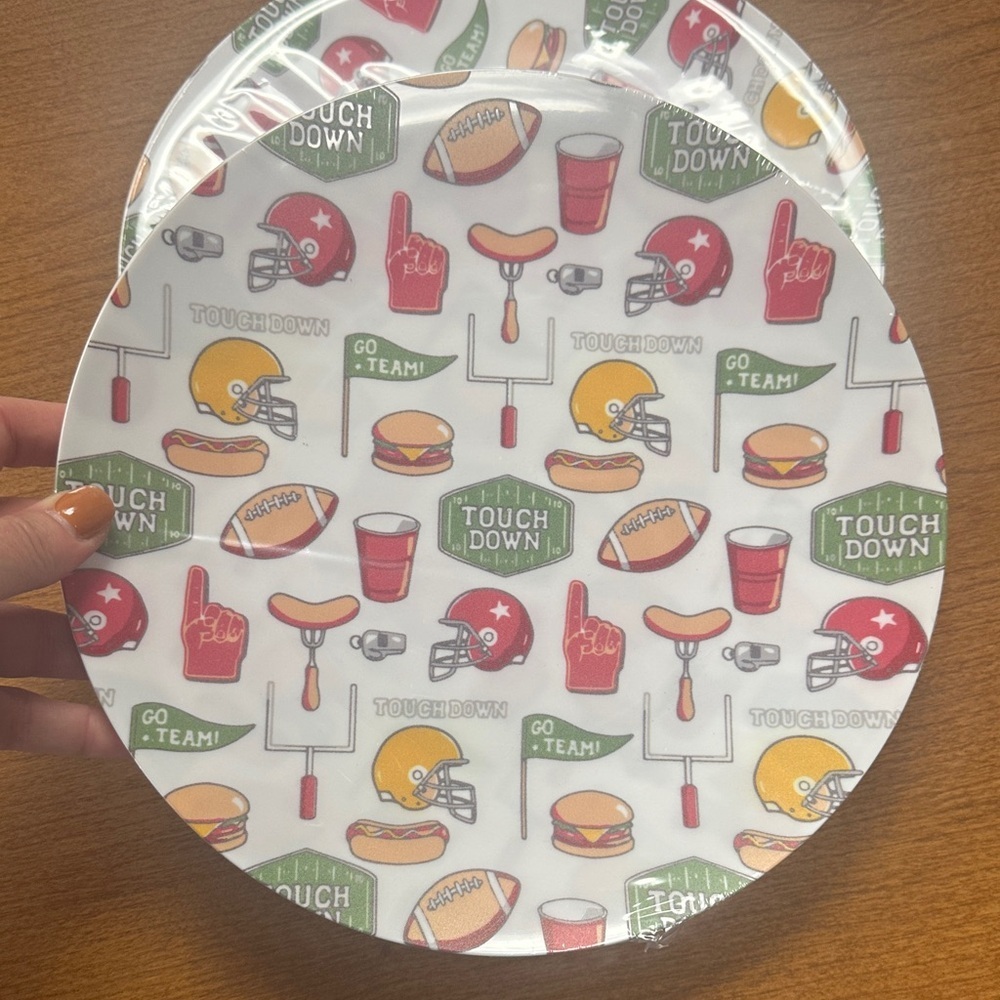 Game day set of 10 plastic disposable football plates